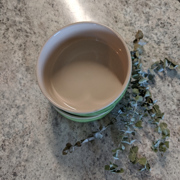 Le Creuset Small Souffle Bowls, 1-Quart, Set of 2 - Picture 2 of 3